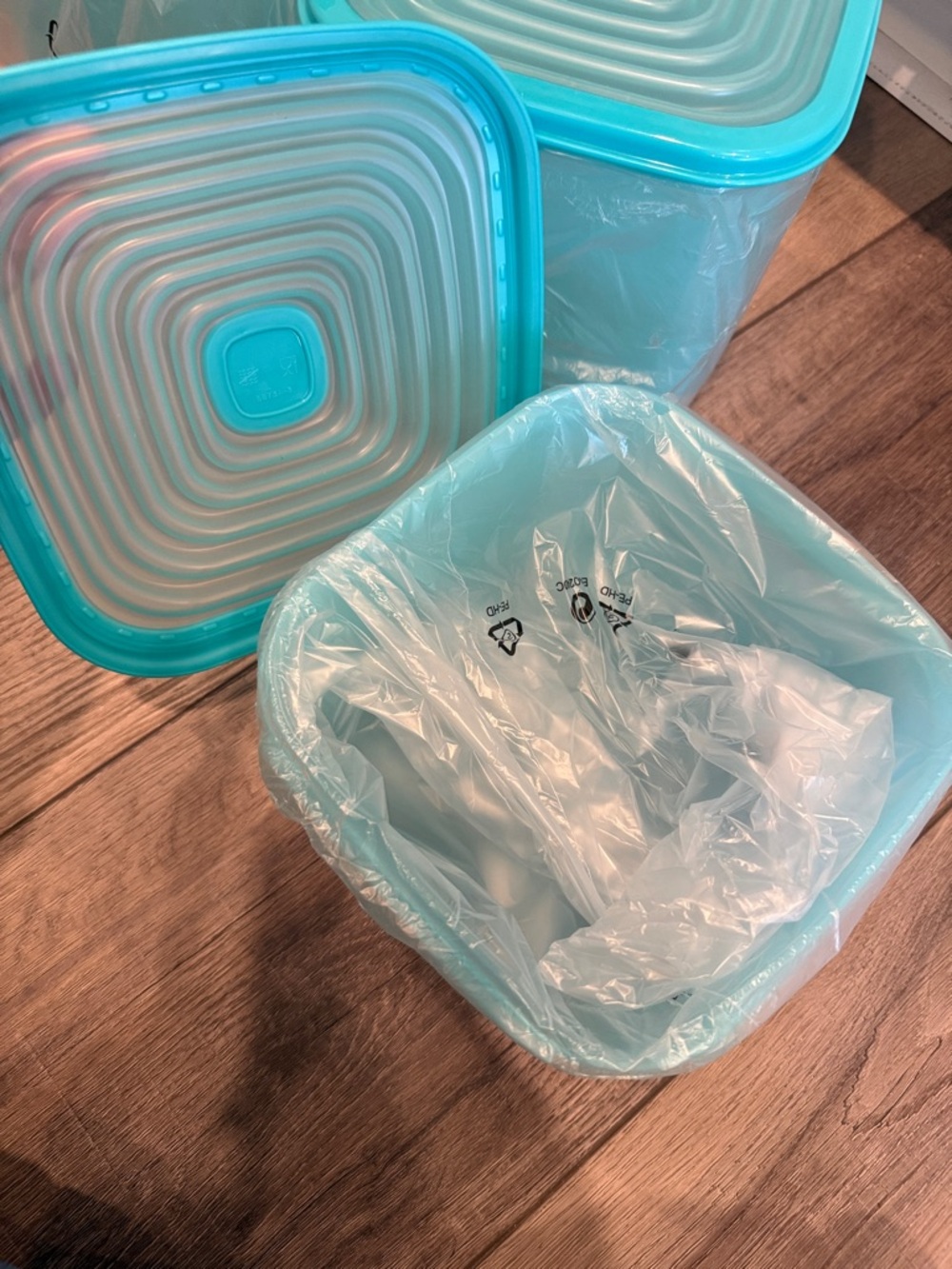 Tupperware Turquoise Square Food Storage Containers - Set of 4 - Picture 10 of 16